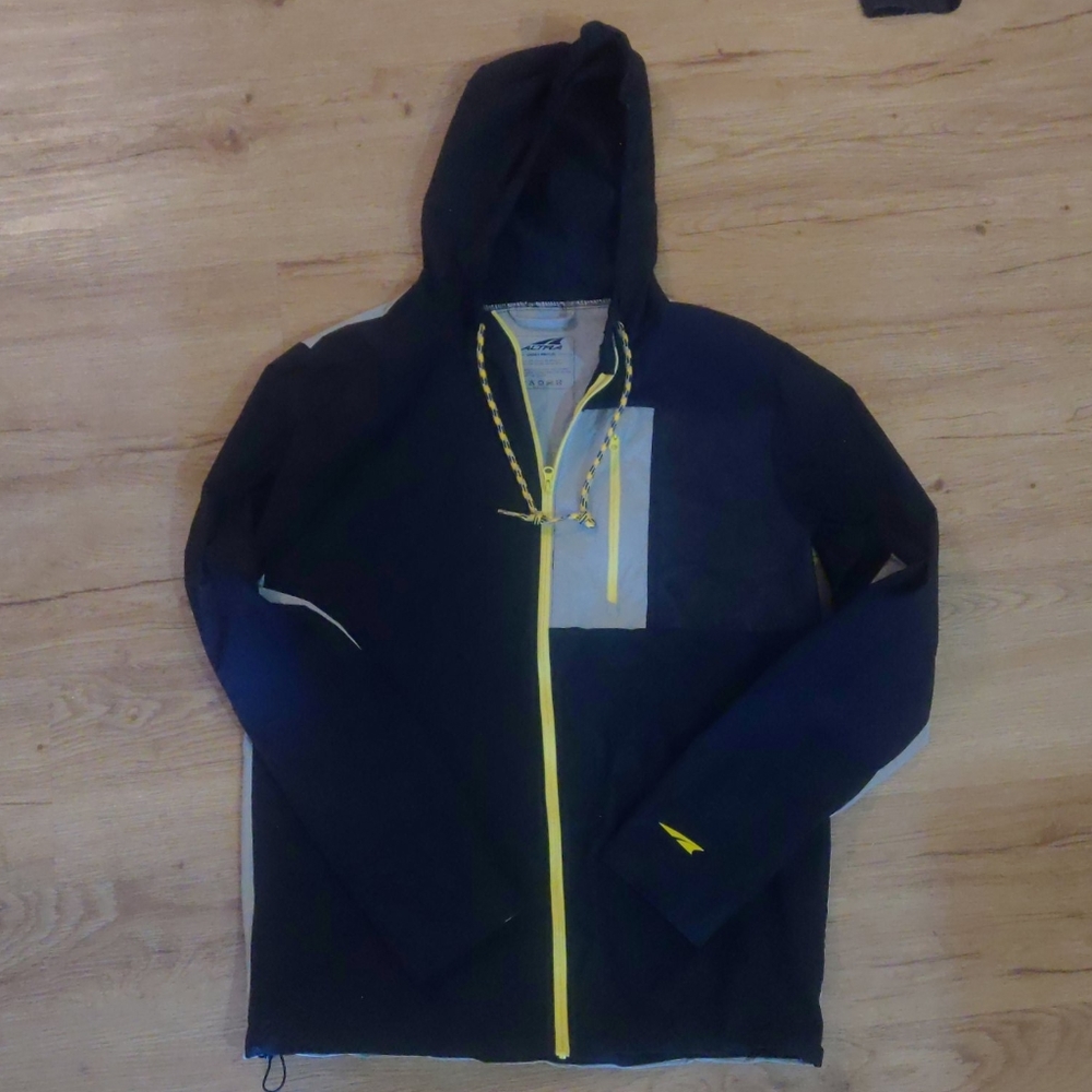 EUC Altra running jacket